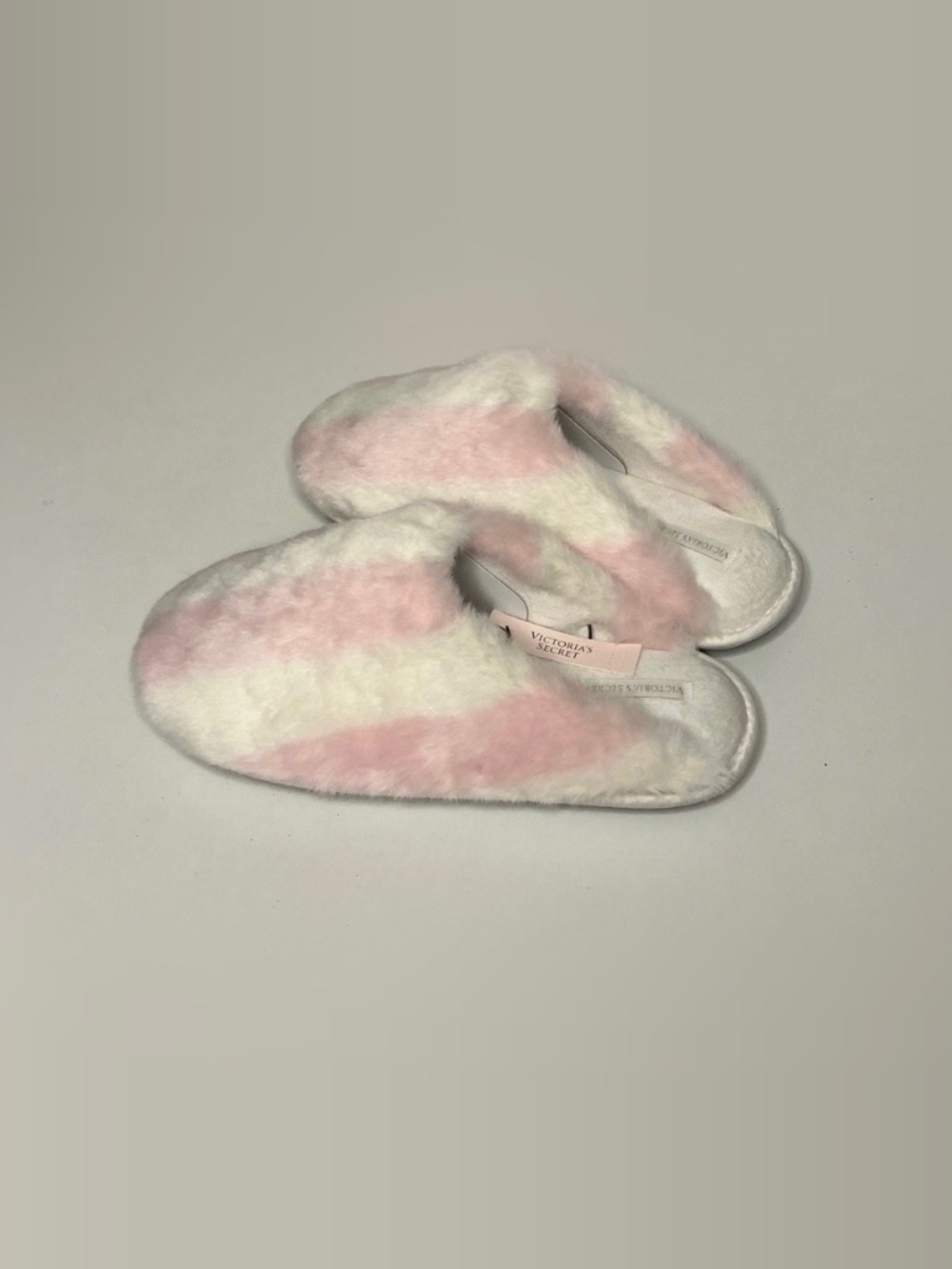 Victoria’s Secret Pink and White Faux Fur Slippers Size M NWT